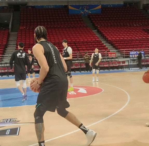 云开官网-北京送四川24连败！周琦4中4砍11+7 麦基首秀12+6+3低开高走秀暴扣|卡迪姆赛|方硕|贝利|陈盈骏|贾维尔-麦基_新浪体育_新浪新闻