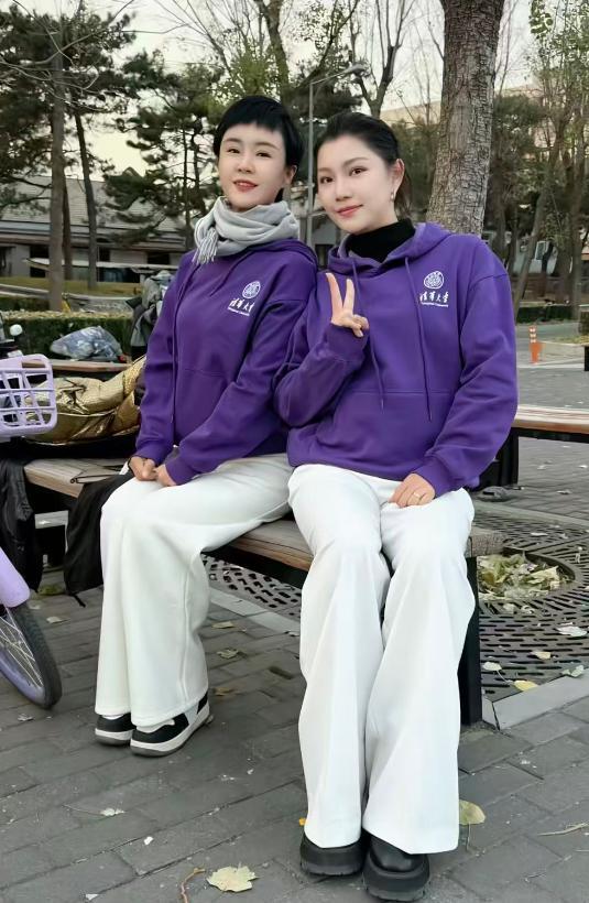 云开官网-47岁贺娇龙去世后续！好友曝其婚姻现状，三任老公都离了，没孩子