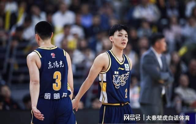 云开体育-胡明轩大爆发！广东4连胜登顶，北京队重返前4，最新排名一夜变天