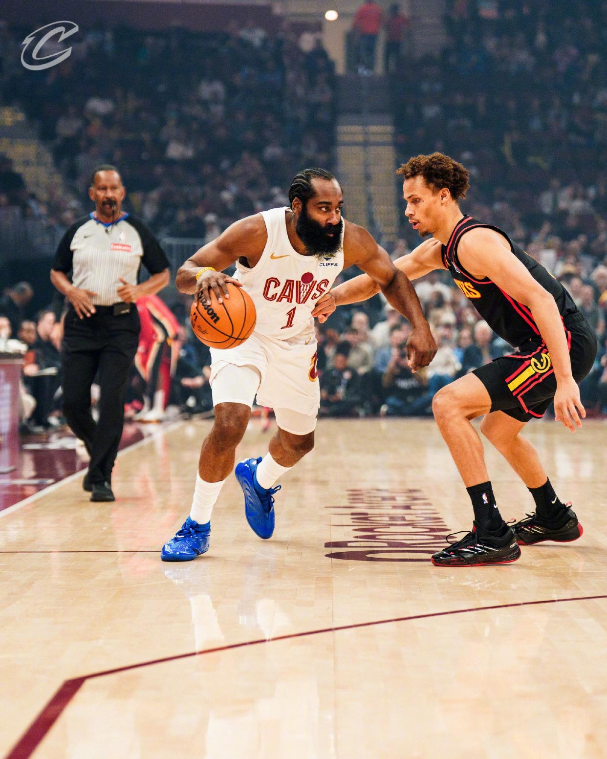 云开体育-哈登21+5+4记3分，骑士险胜老鹰！米切尔31+7创纪录，莫布里22+19