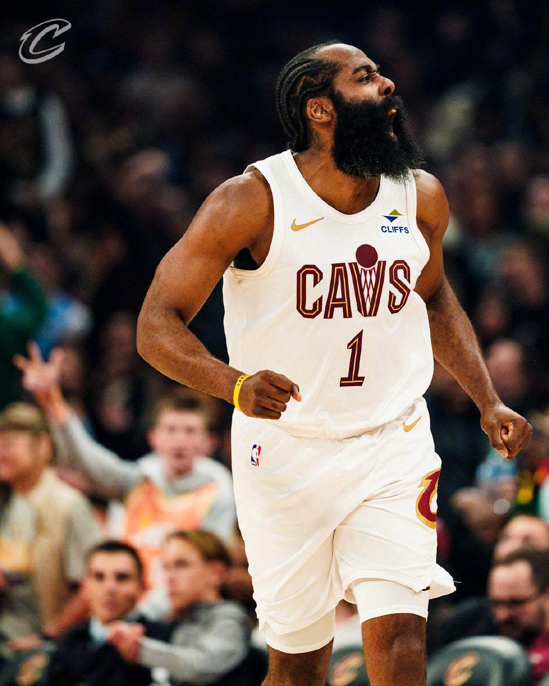 云开体育-哈登21+5+4记3分，骑士险胜老鹰！米切尔31+7创纪录，莫布里22+19